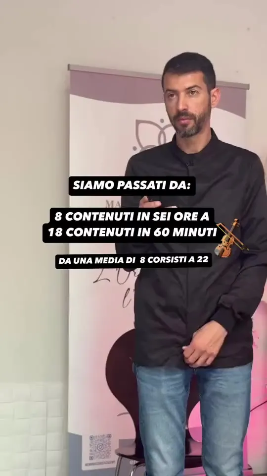 Federico della EMW Massage Academy, con i risultati in sovrimpressione
